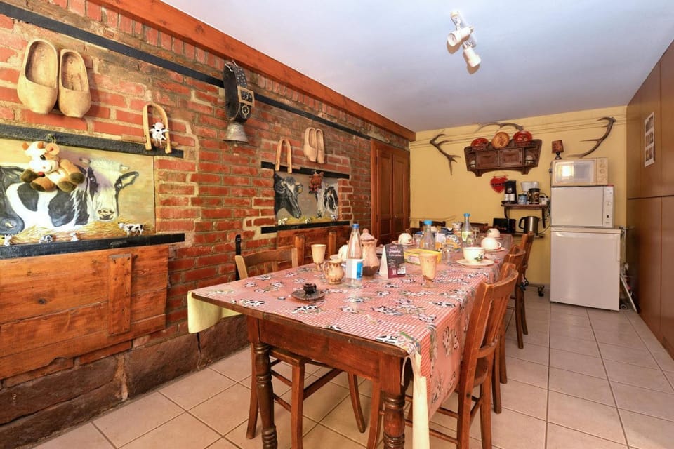 Property building, Kitchen or kitchenette, Living room