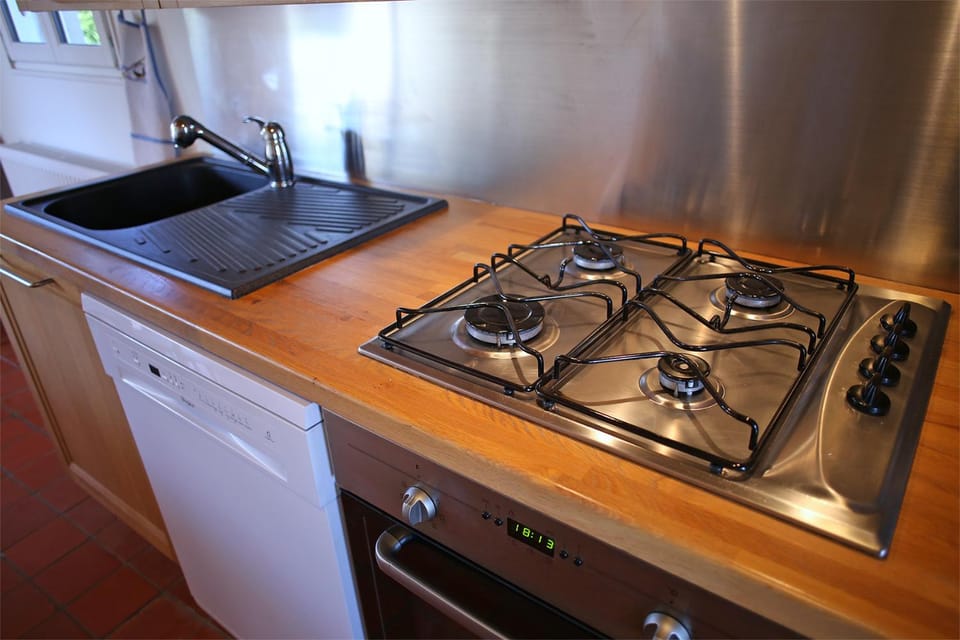 Kitchen or kitchenette, Dining area, dishwasher, stove