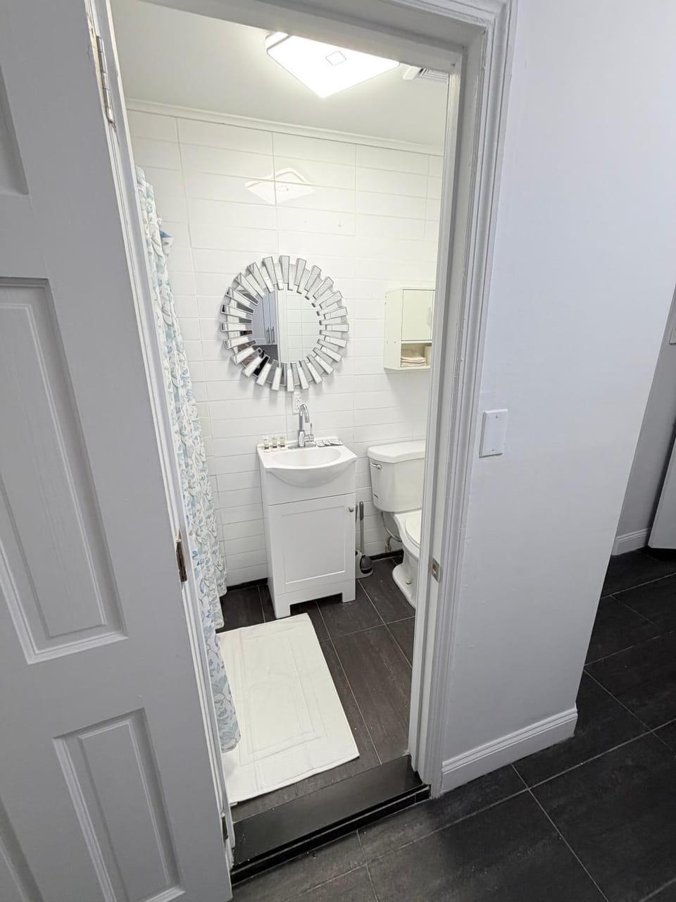 Shower, Toilet, Bathroom, Bath, towels