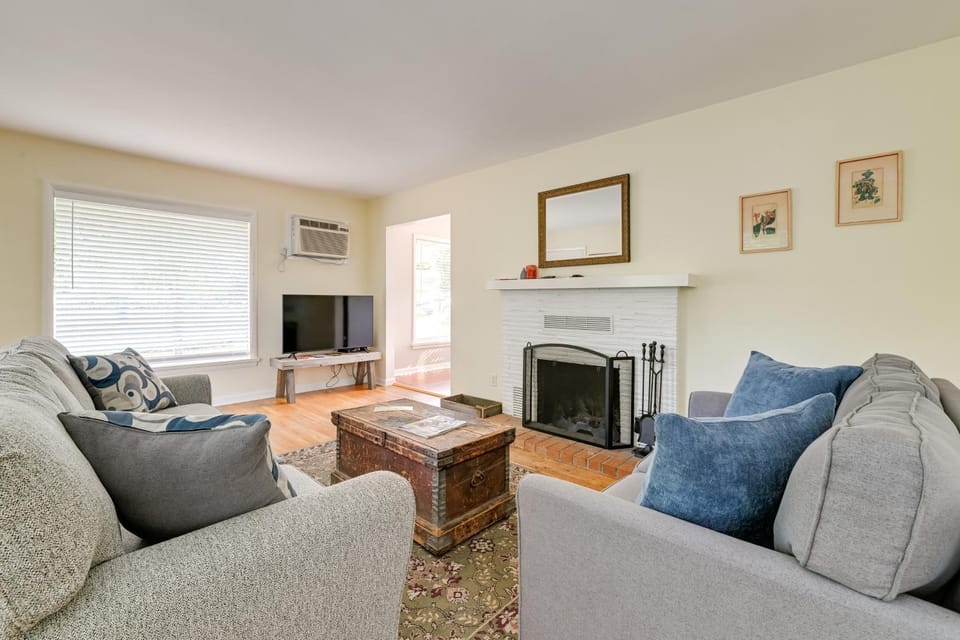 Grants Pass Getaway with Expansive Deck! House in Grants Pass