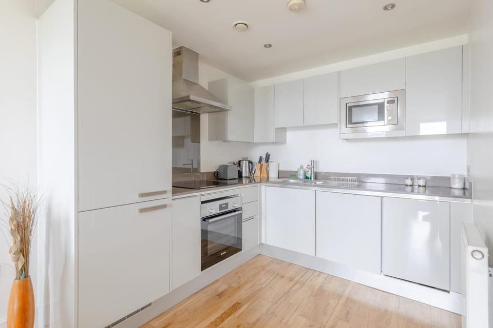 Sleek & Sunny 1BD Flat Near Greenwhich - Deptford! Apartment in London Borough of Lewisham