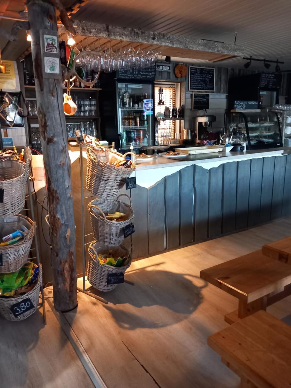 Restaurant/places to eat, Lounge or bar