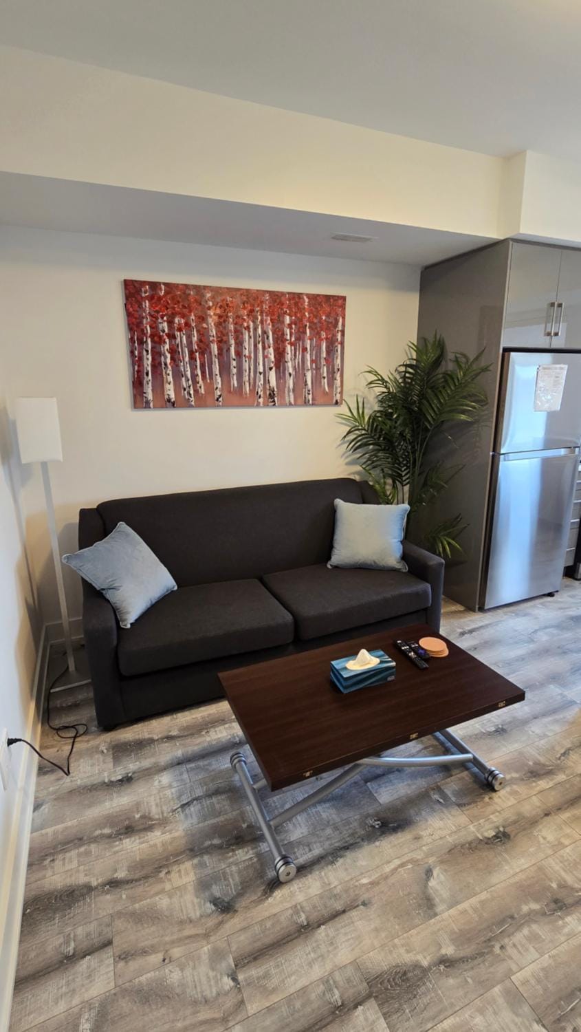 Stylish Townhome Gem with Several Amenities Just Minutes To The Falls Apartment in Niagara Falls
