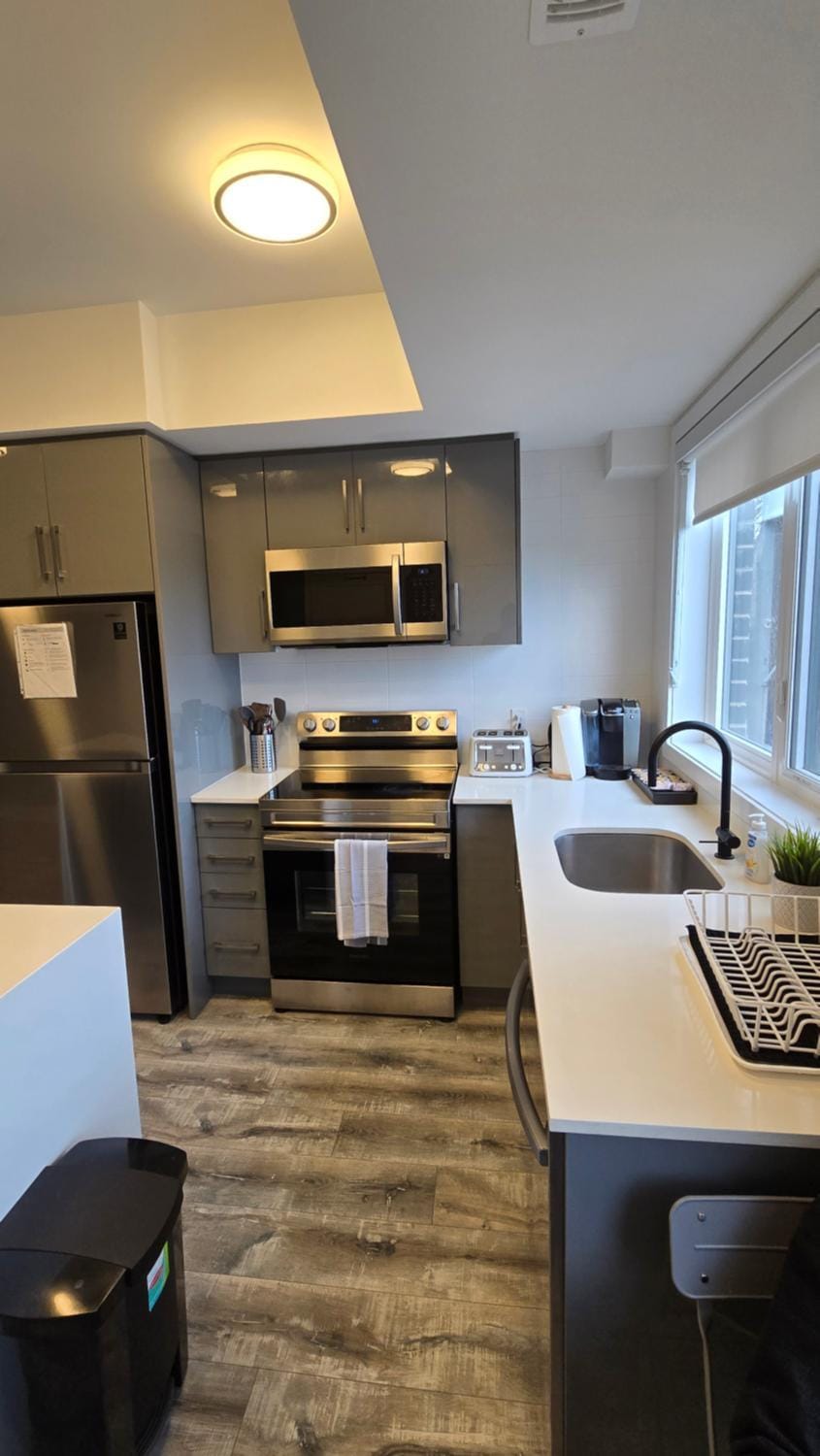 Stylish Townhome Gem with Several Amenities Just Minutes To The Falls Apartment in Niagara Falls
