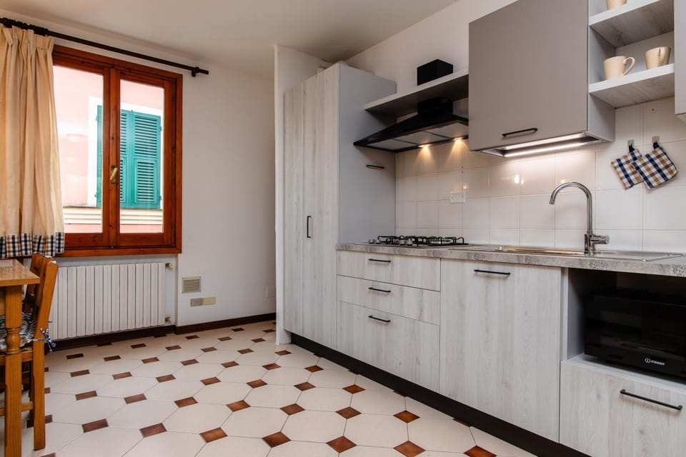 minibar, stove, toaster