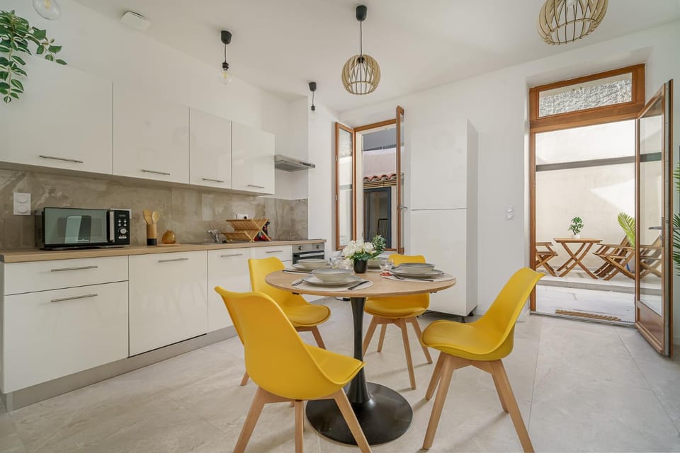 Coffee/tea facilities, Kitchen or kitchenette, Living room, Dining area, minibar, toaster