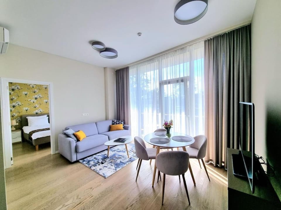 TV and multimedia, Living room, Photo of the whole room, Seating area, Dining area, Bedroom