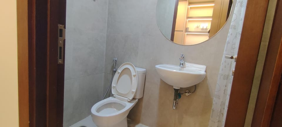 Toilet, bidet