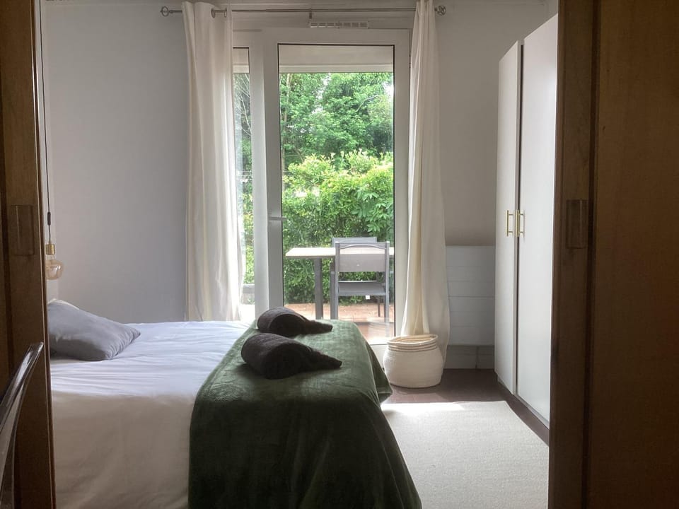 50 m2 T2 au calme, lumineux, confortable, cosy, climatisé, privatif avec parking gratuit et terrasse House in Toulouse