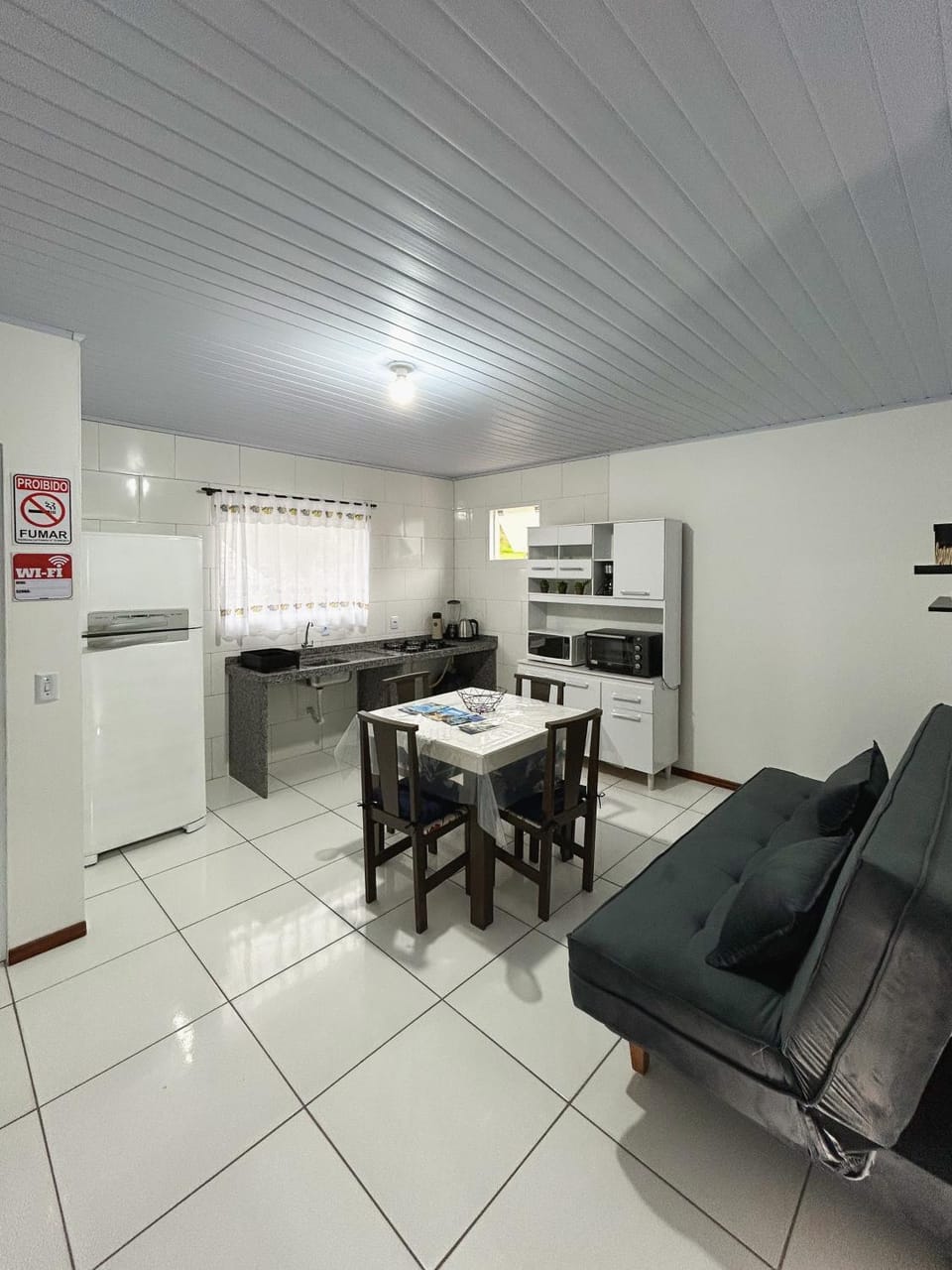 Kitchen or kitchenette, Dining area, oven, stove