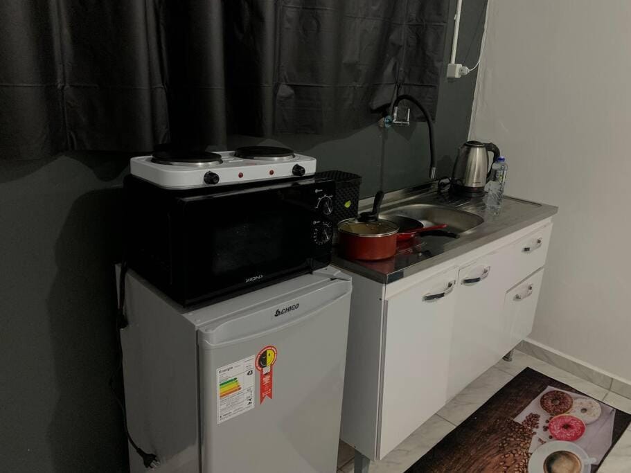 minibar, stove