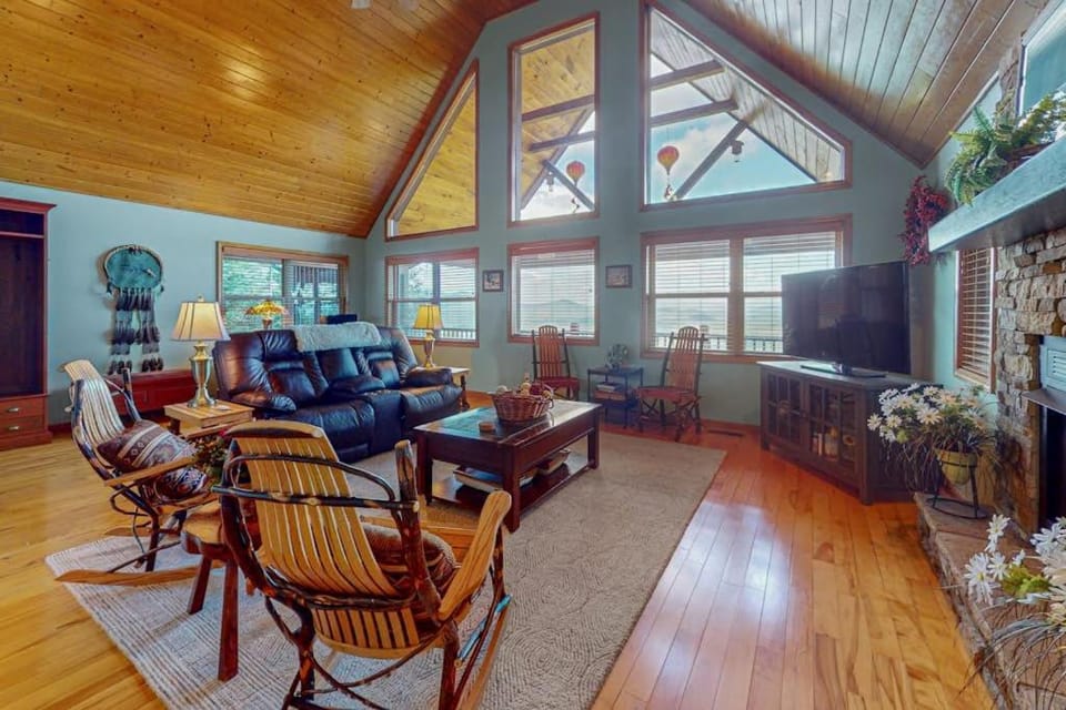 Nature's Embrace Cabin Cabin in North Carolina