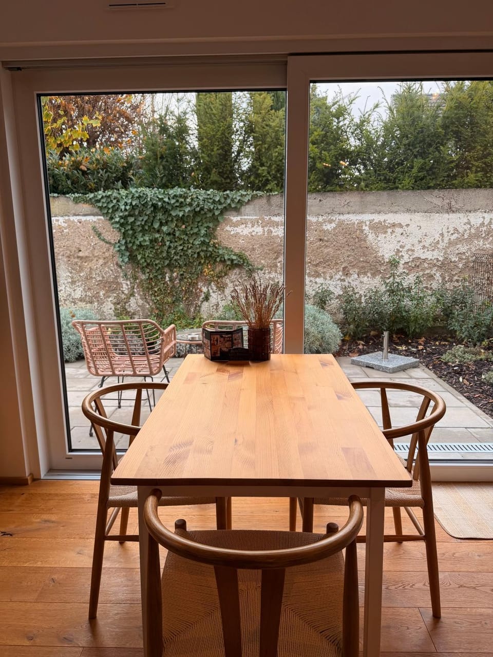 View (from property/room), Balcony/Terrace, Dining area, Garden view