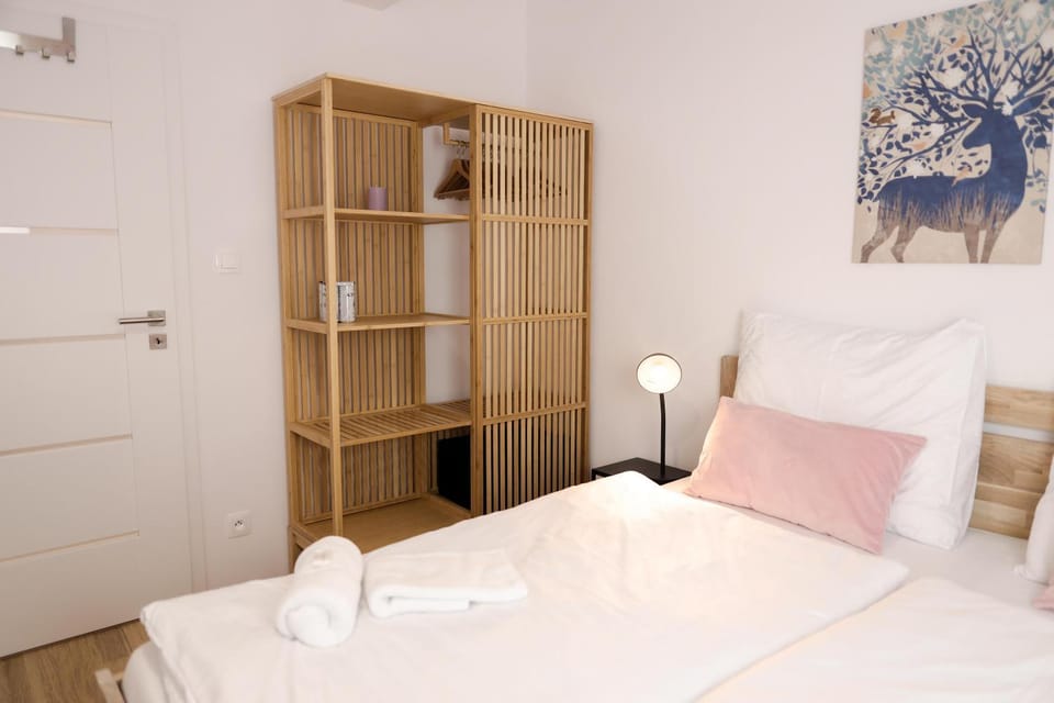 Bed, Bedroom, towels, wardrobe