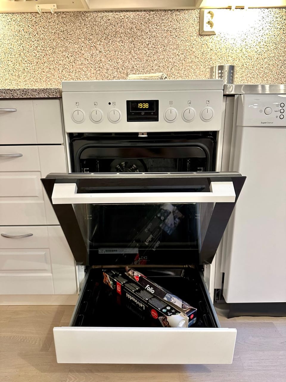 Kitchen or kitchenette, pet friendly