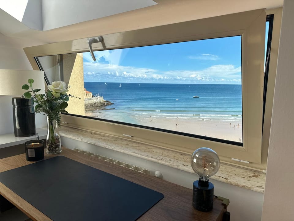 Communal lounge/ TV room, Sea view