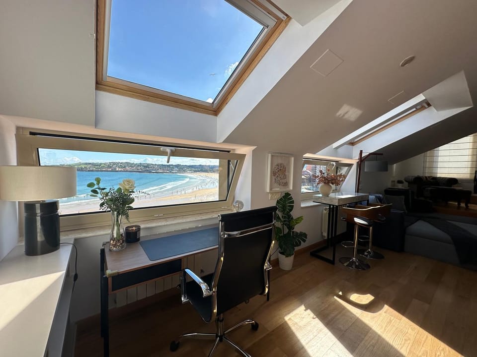 TV and multimedia, Living room, Seating area, Dining area, Sea view