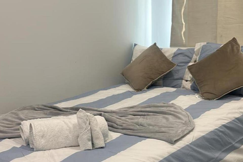 Studio-Sleeps 2-Pets Ok-Action Park & Stn Close Apartment in London Borough of Ealing
