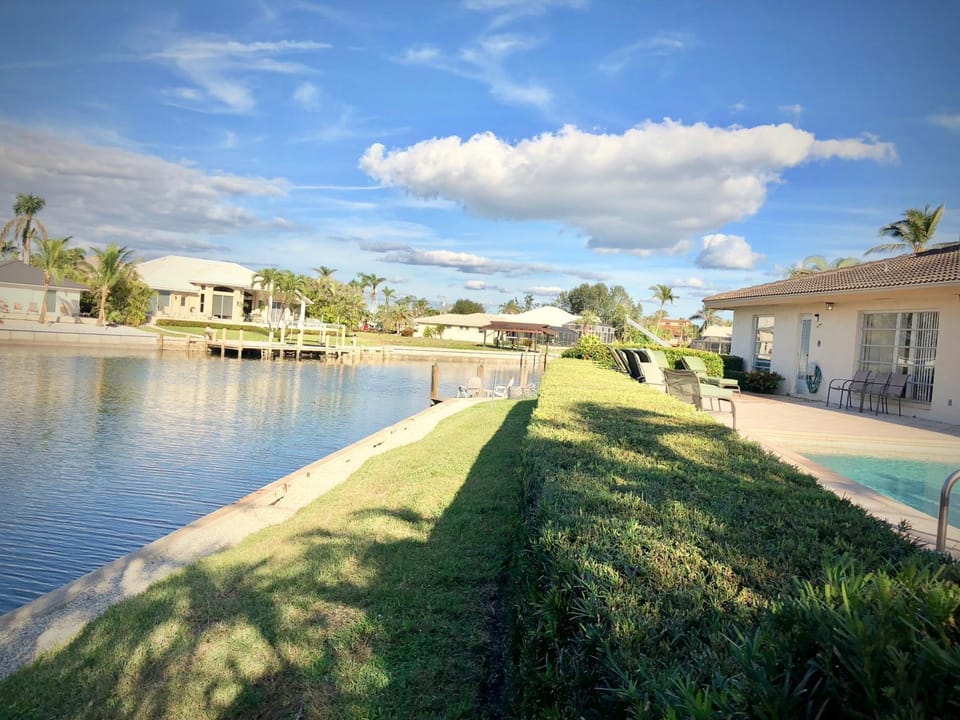 Neighbourhood, Sea view