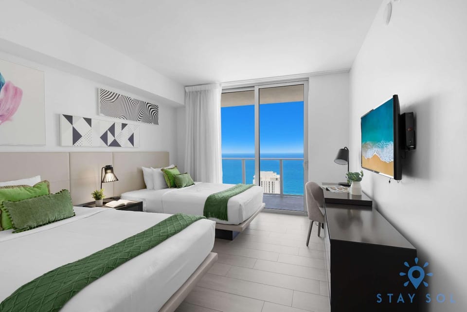 Oceanfront Balcony Enjoy Endless Views Hot Tub Apartment in Hollywood Beach