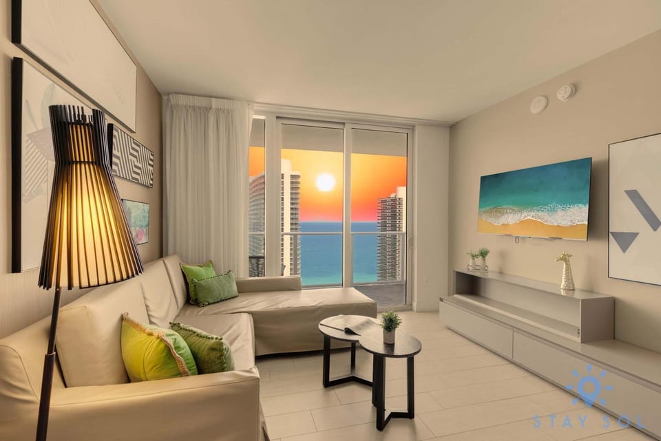 Oceanfront Balcony Enjoy Endless Views Hot Tub Apartment in Hollywood Beach