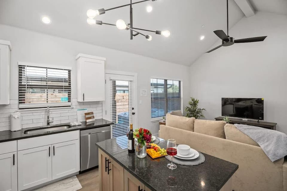 Kitchen or kitchenette, kitchen