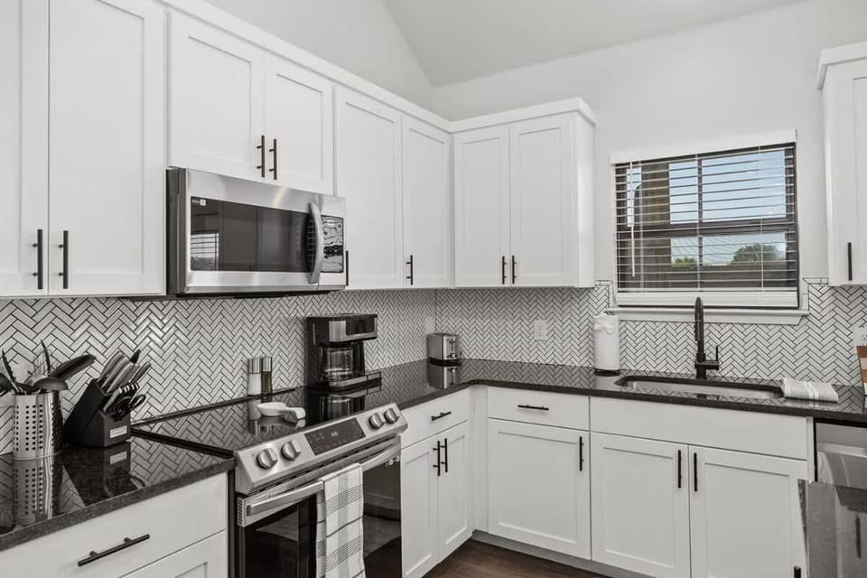 Kitchen or kitchenette, kitchen