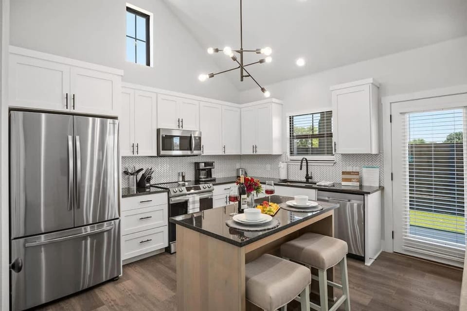 Kitchen or kitchenette, kitchen