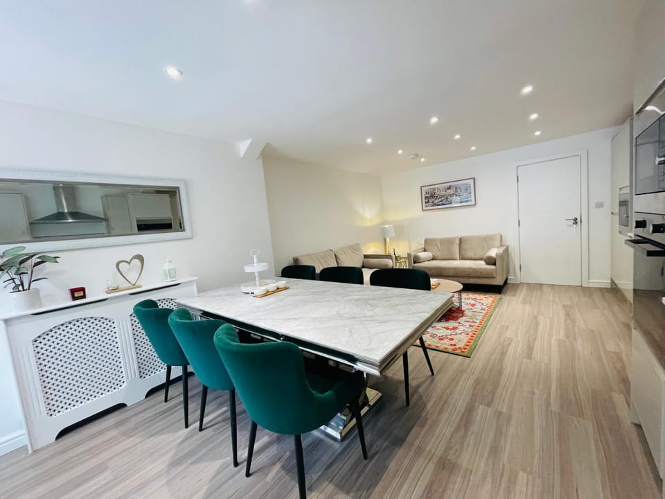 Riverside Premium En suite Double Room E14 Bed and Breakfast in London Borough of Lewisham