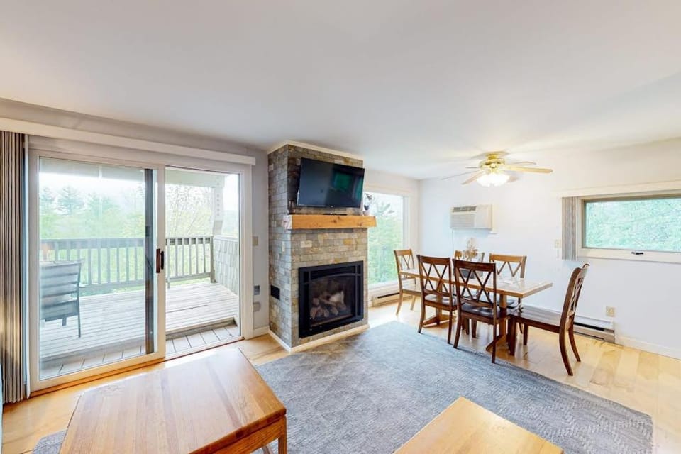 Mountainside Resort B202 Apartment in Stowe
