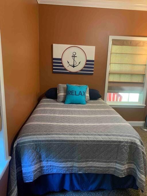 Charming and Comfy Cabin in the Heart of Pickwick! Cabin in Pickwick Lake