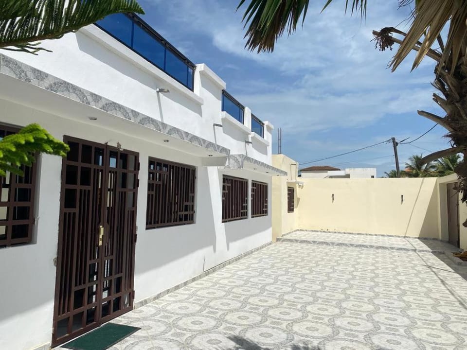Villa OMARI Situé à Saly Portudal Villa 2 Chambres bien équipés proche de tout Villa in Saly