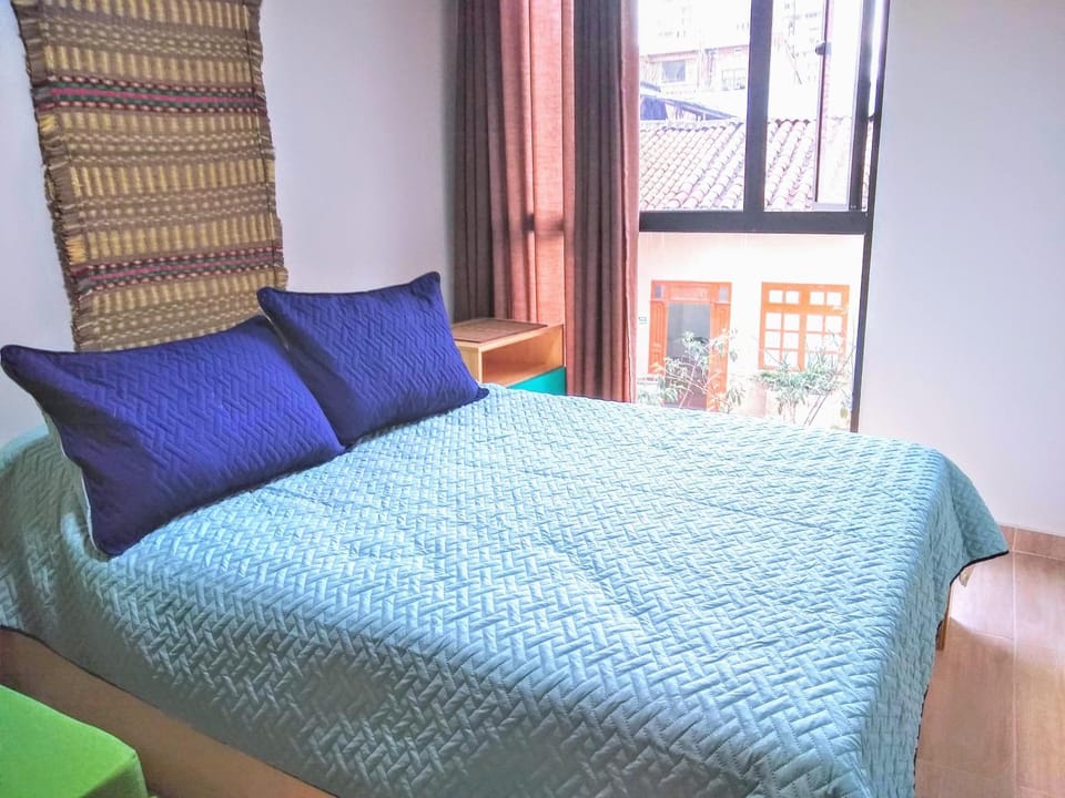 Downtown, Blue Green Home, Nature inspired Apartment in Bogota