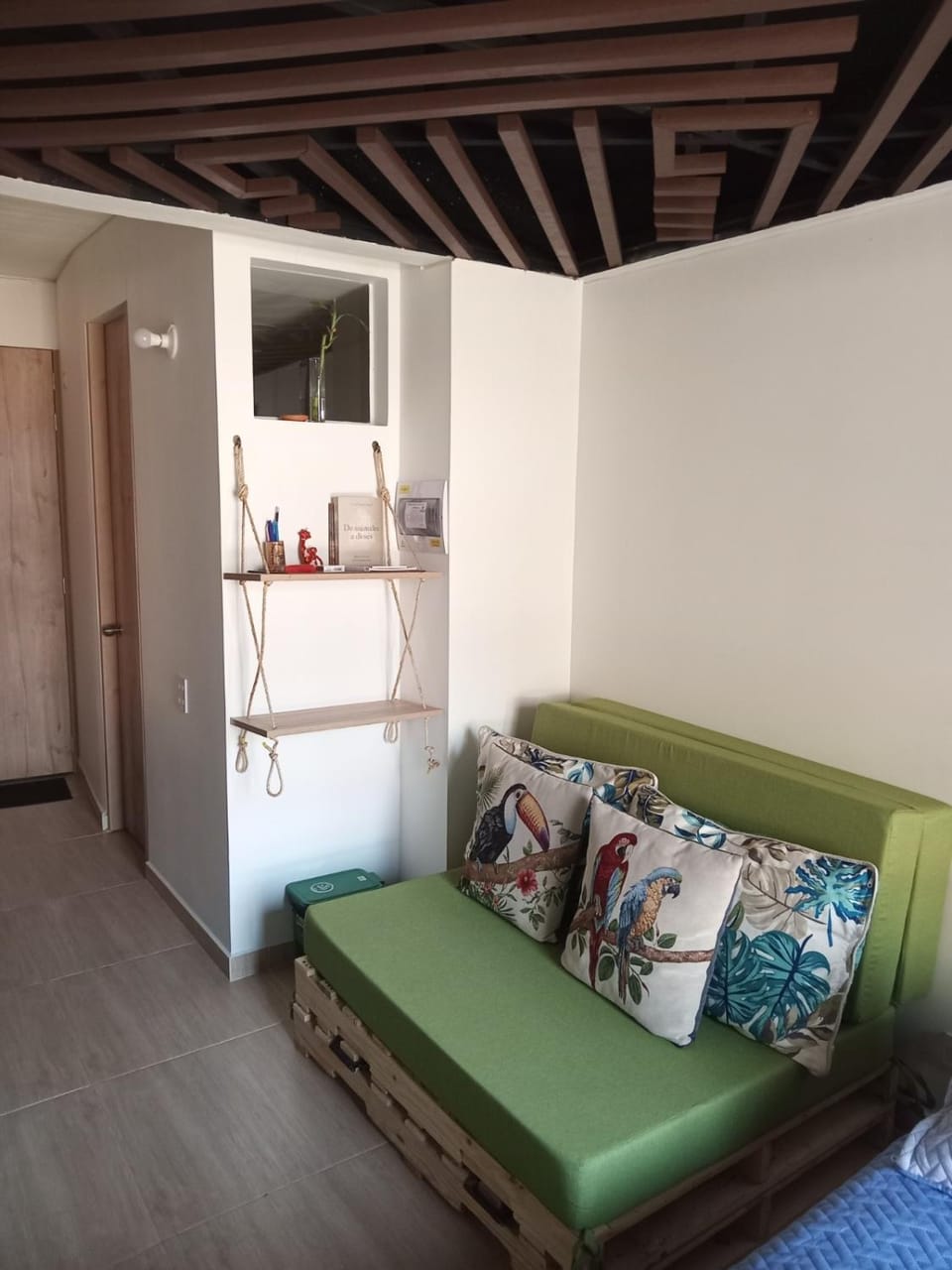 Downtown, Blue Green Home, Nature inspired Apartment in Bogota