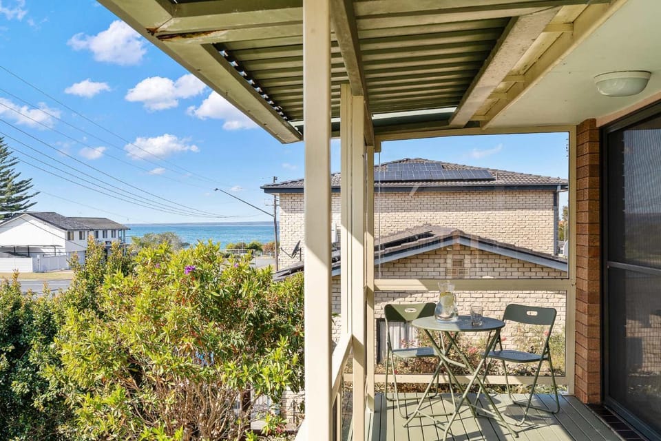 Niara - renovated 4BR Vincentia beach house House in Vincentia