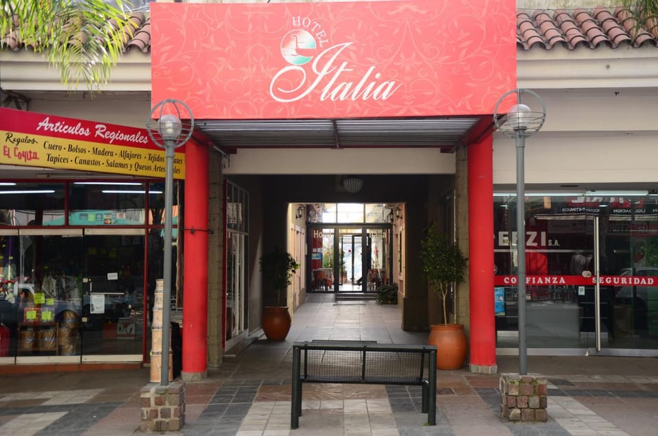 Facade/entrance