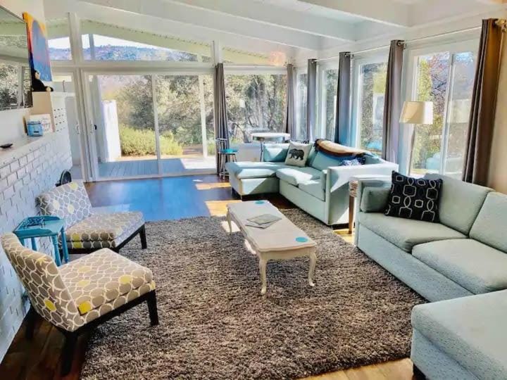 Black Bear Suite Hot Tub Sleeps 4 affordable House in Oakhurst