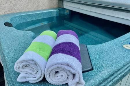Crazy Cow Private HOT TUB BBQ Sleeps 2 Apartment in Ahwahnee