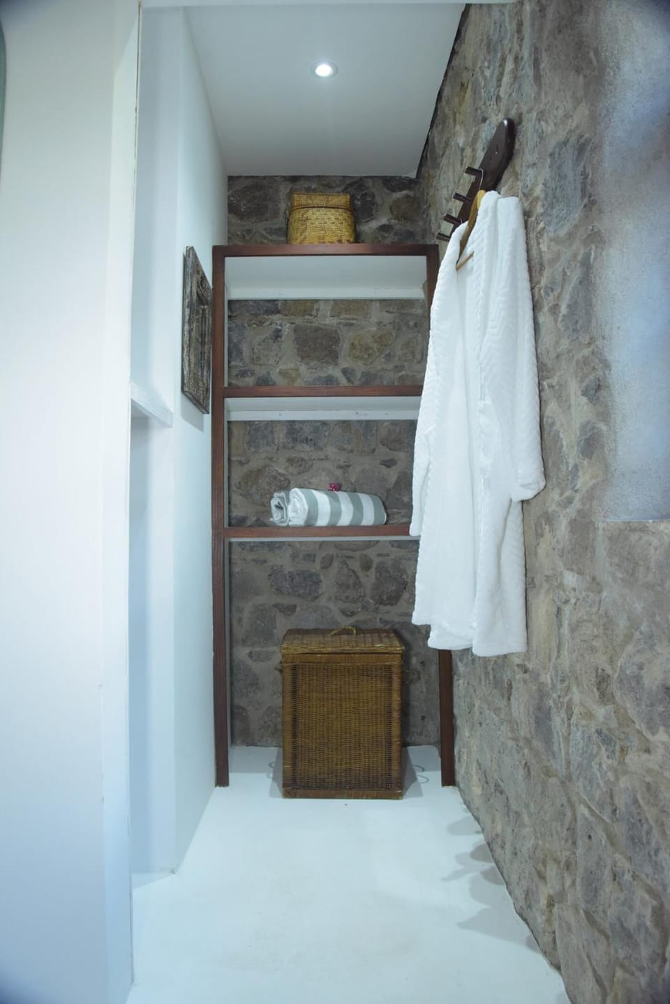 towels, wardrobe