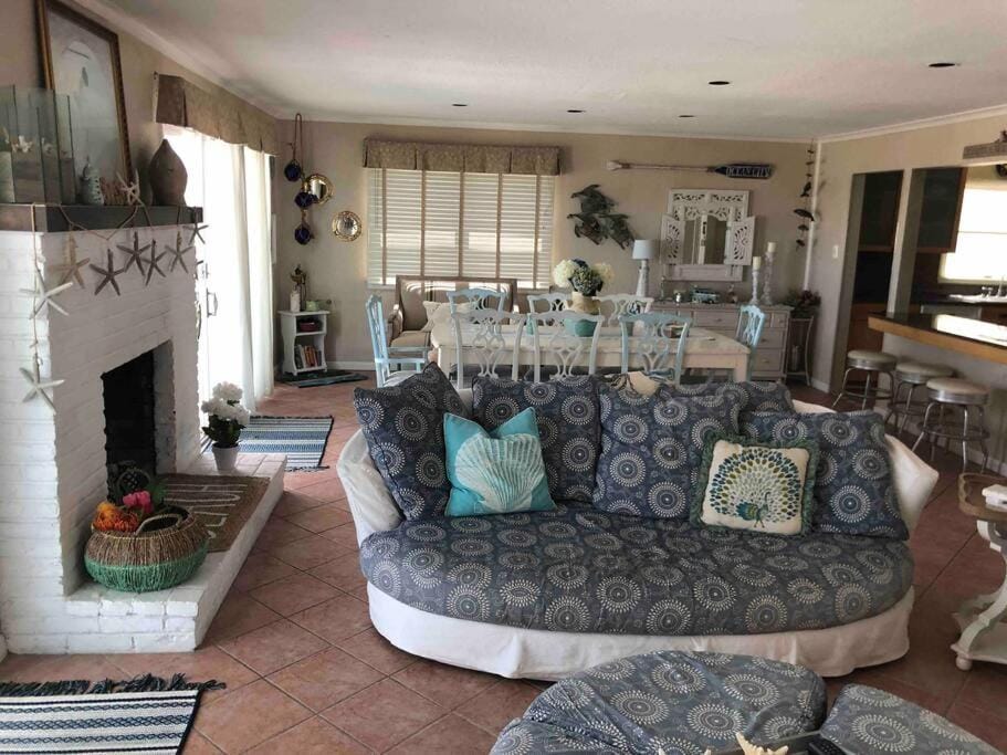 BEACH FRONT Luxury Home + Direct Beach Access House in Marmora
