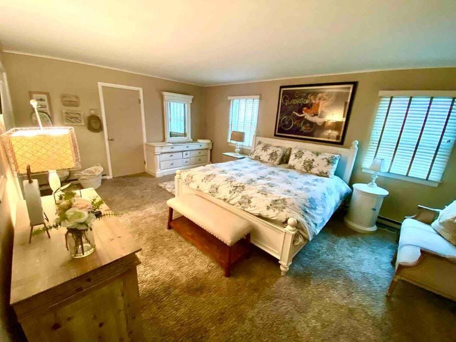 BEACH FRONT Luxury Home + Direct Beach Access House in Marmora