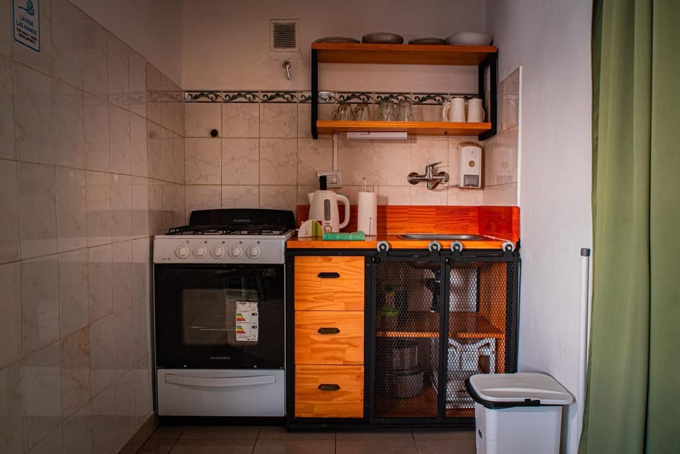 Kitchen or kitchenette, Breakfast, oven, kitchen