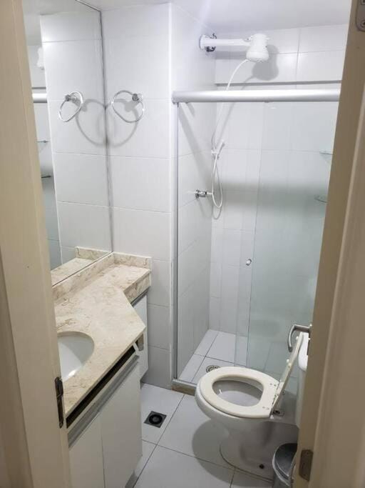 Shower, Toilet