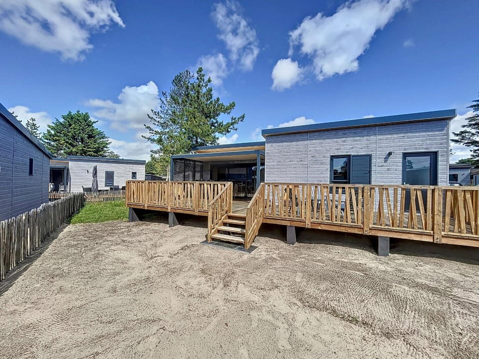 Chalet à Jullouville - 6 couchages, piscine chauffée, près de la plage et commerces - FR-1-361-523 Chalet in Saint-Pair-sur-Mer