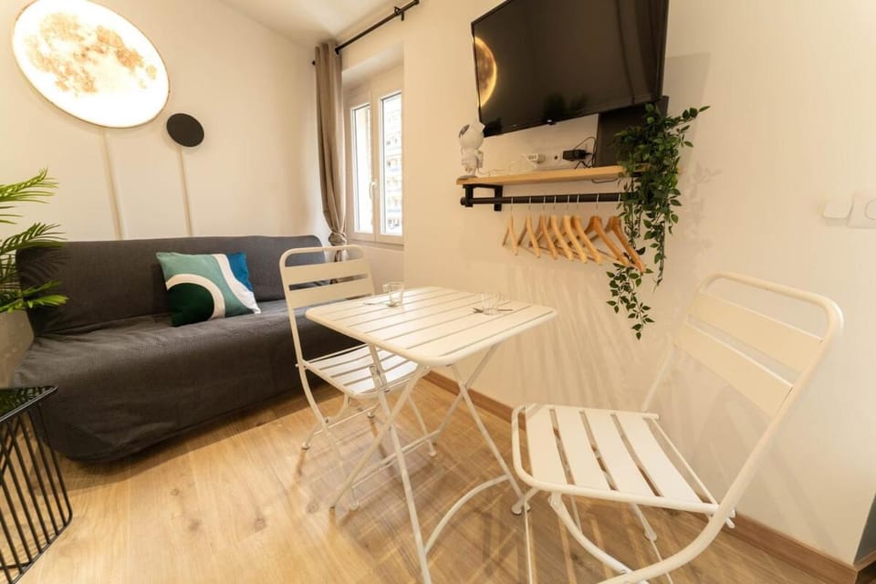 AG 3 Sun Sand and serenity intimate Apartment in Nice