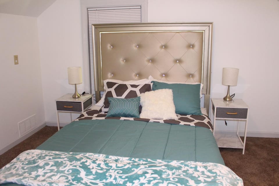 Shared guest house with private rooms Vacation rental in Atlanta