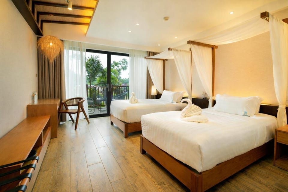 Bed, Photo of the whole room, Bedroom, towels, air conditioner