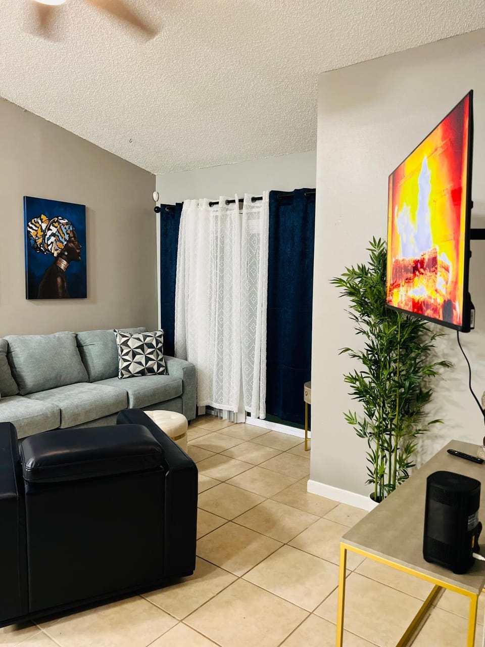 Communal lounge/ TV room, TV and multimedia, Living room, Seating area