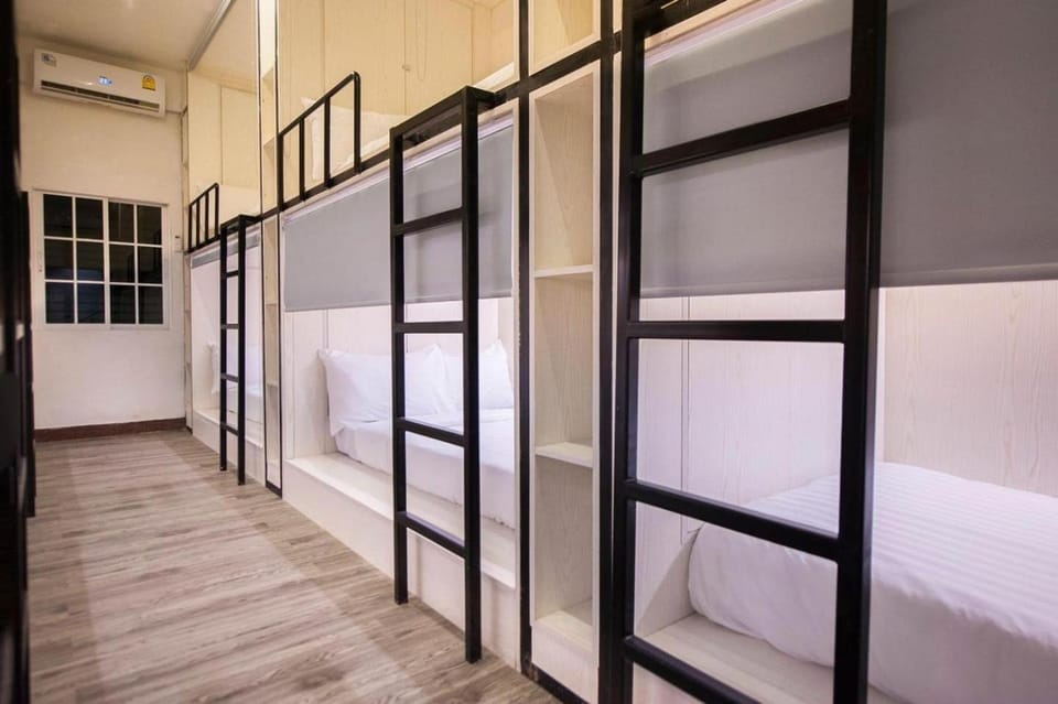 bunk bed, air conditioner
