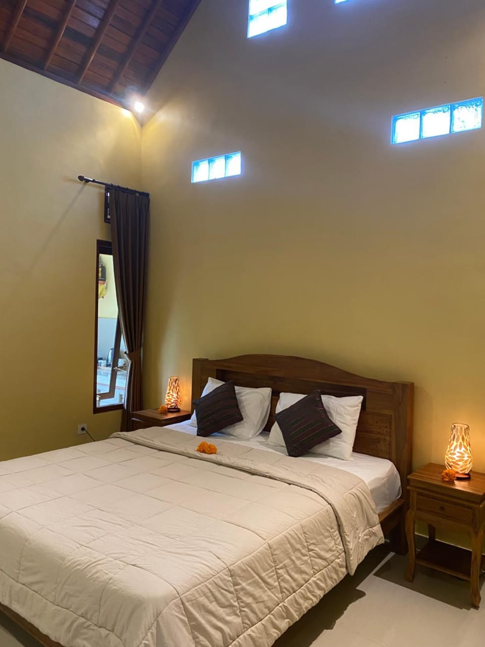 Bed, Bedroom, Area and facilities